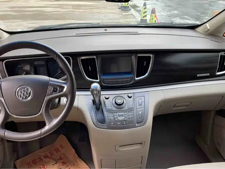 Фото 8 - Buick GL8