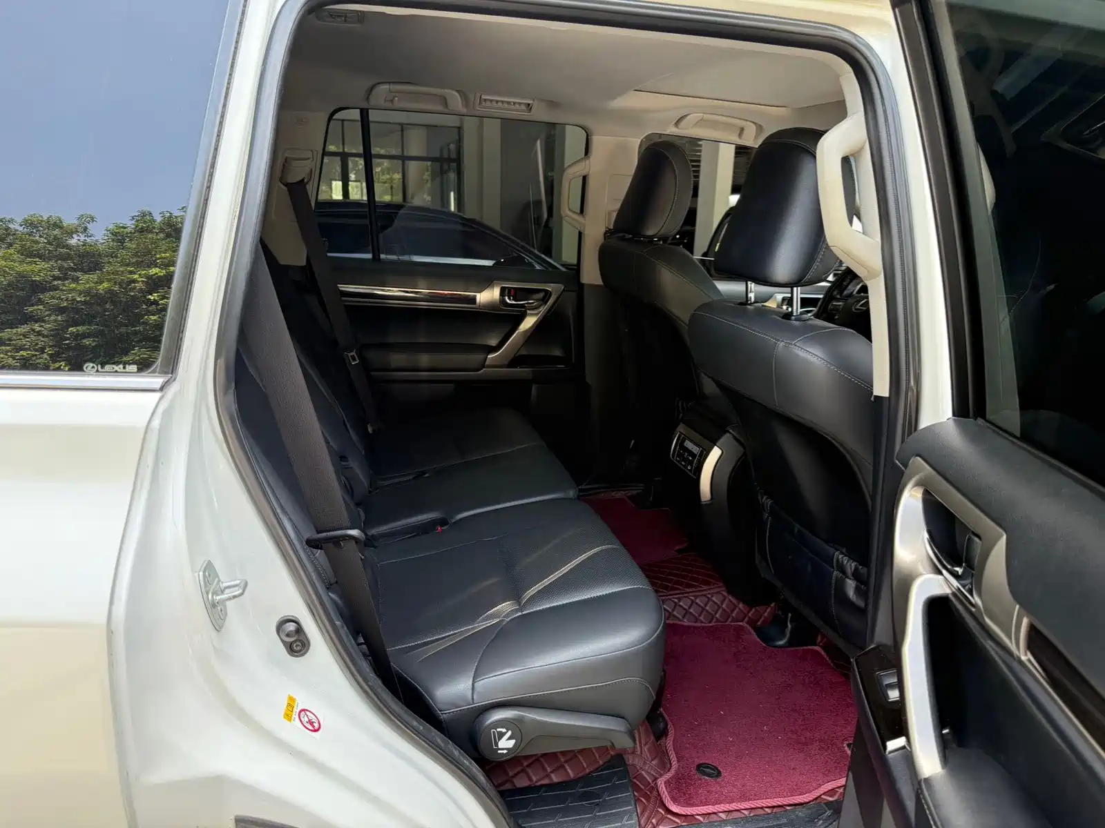 Photo 10 - Lexus GX