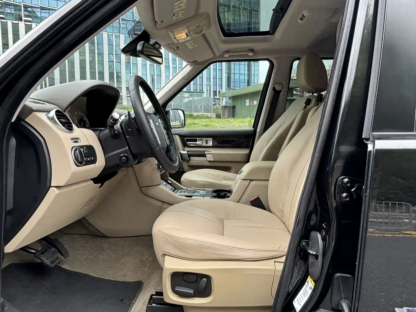 Land Rover Discovery 2013 3.0 SDV6 Black Premium Limited Edition фото 3