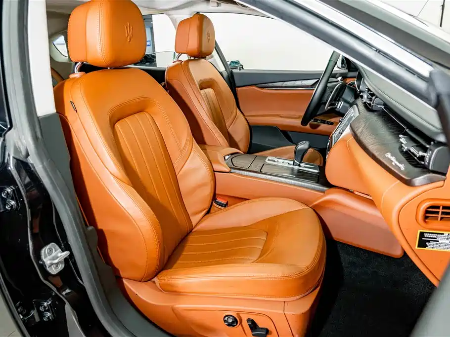 Photo 19 - Maserati Quattroporte