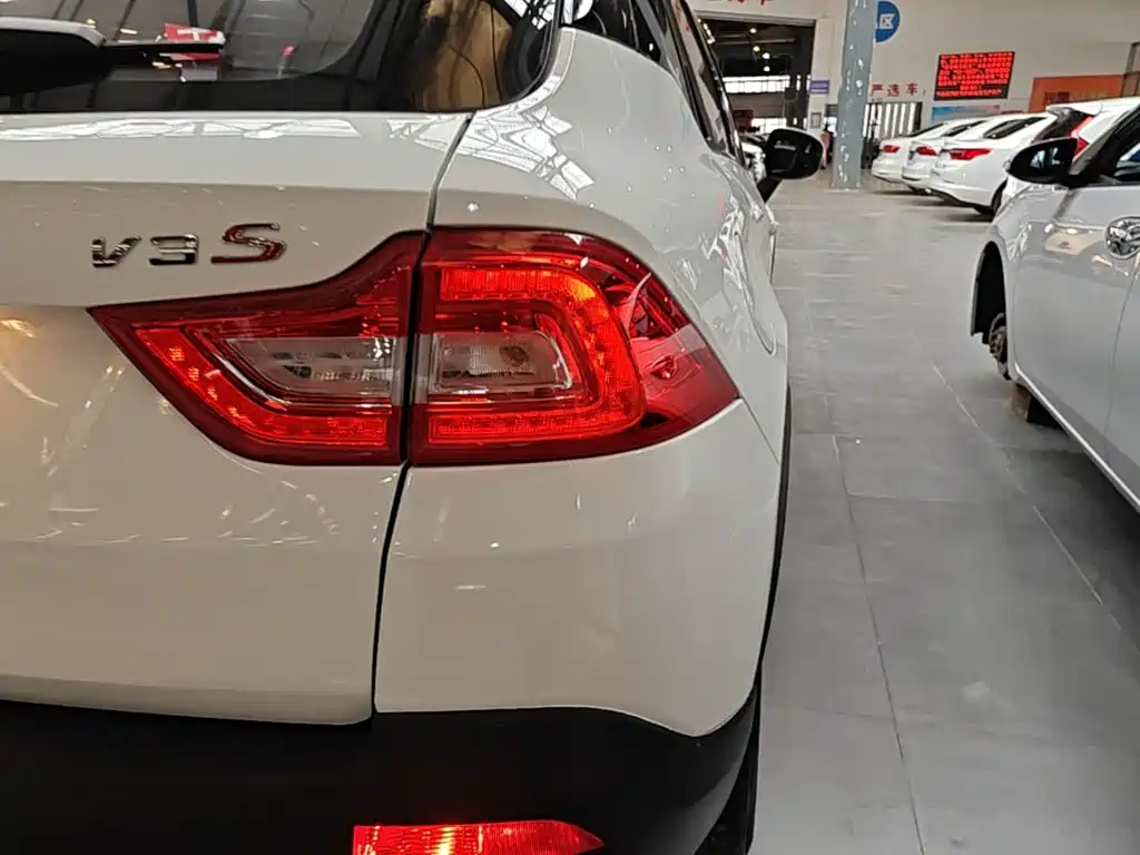 Zhonghua V3 2017 2017 1.5T Automatic Flagship