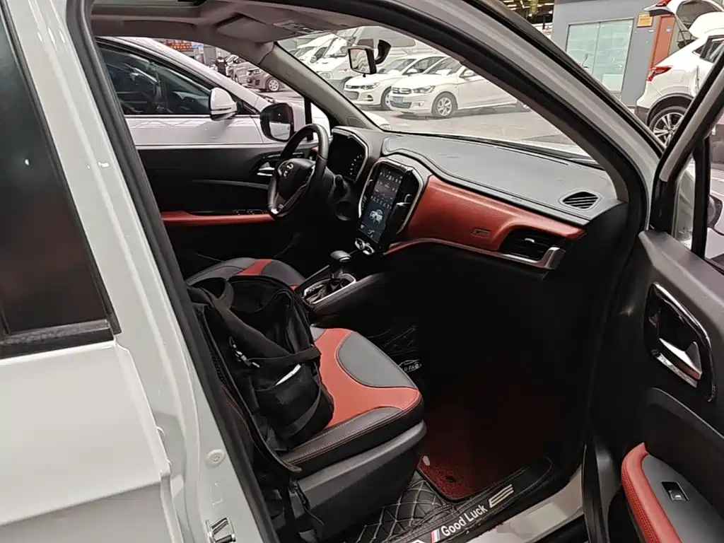 Zhonghua V3 2017 2017 1.5T Automatic Flagship