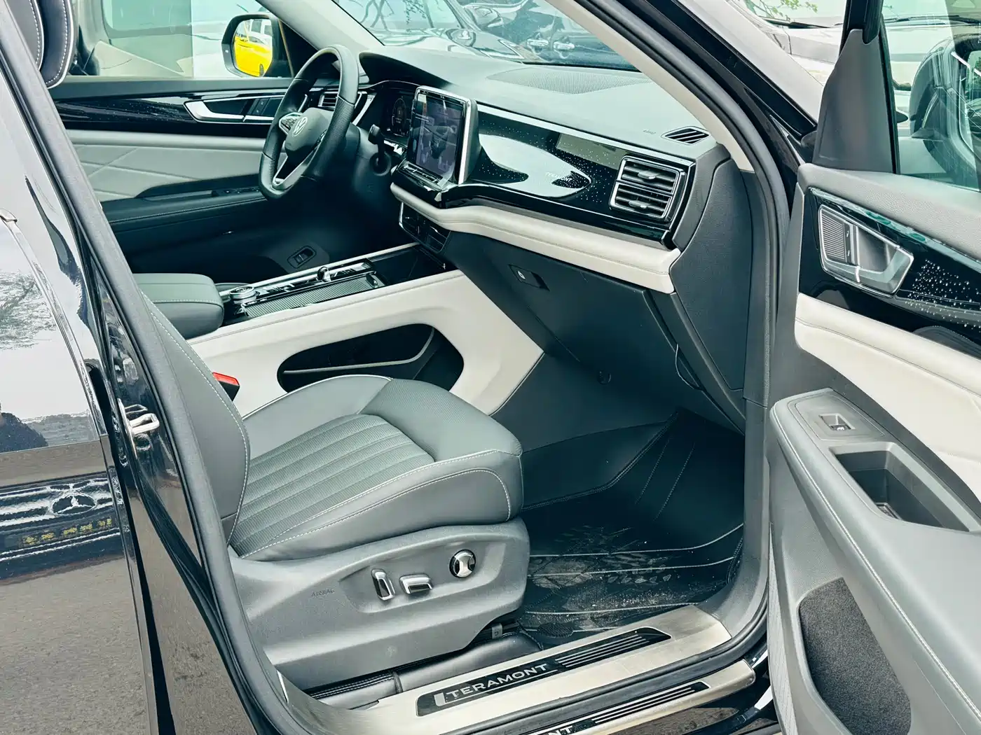 Volkswagen Teramont 2023 380TSI AWD Premium Luxury Edition фото 22