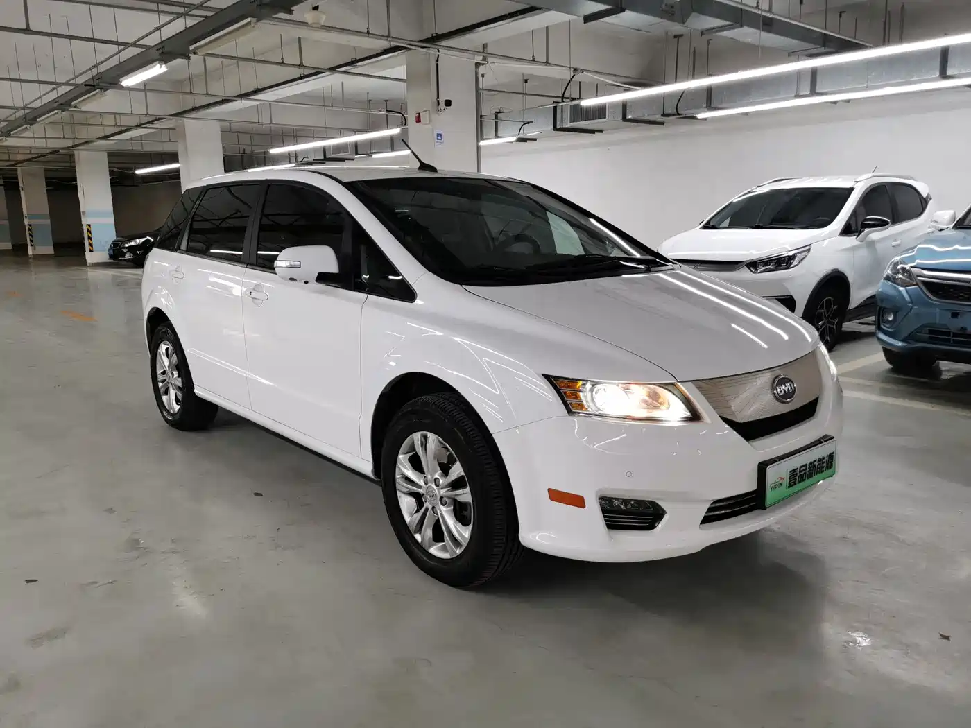 BYD E6
