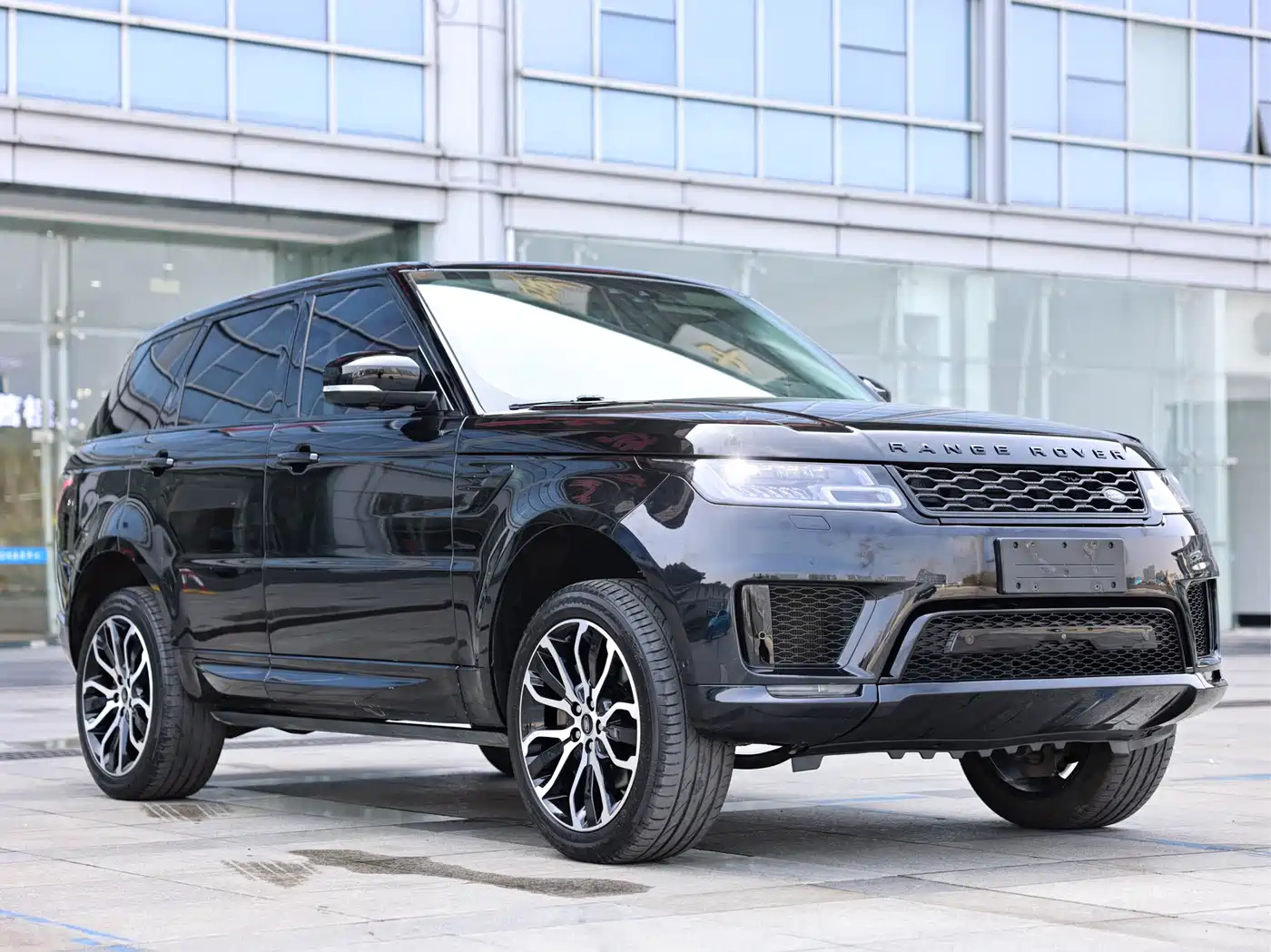 Land Rover Range Rover Sport 2021 3.0 L6 Gloss Black Edition фото 3