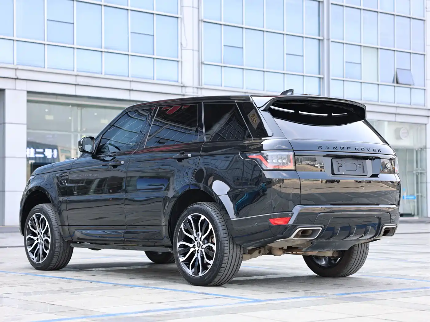 Land Rover Range Rover Sport 2021 3.0 L6 Gloss Black Edition фото 6