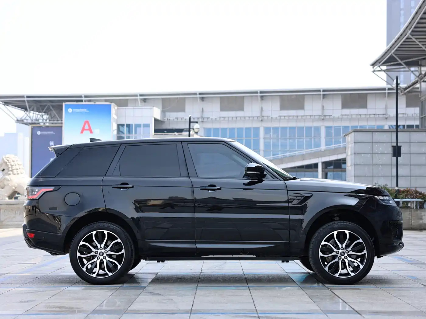 Land Rover Range Rover Sport 2021 3.0 L6 Gloss Black Edition фото 7