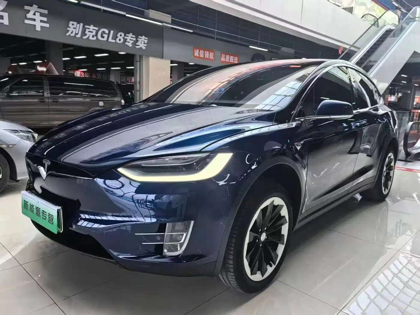 TESLA MODEL X