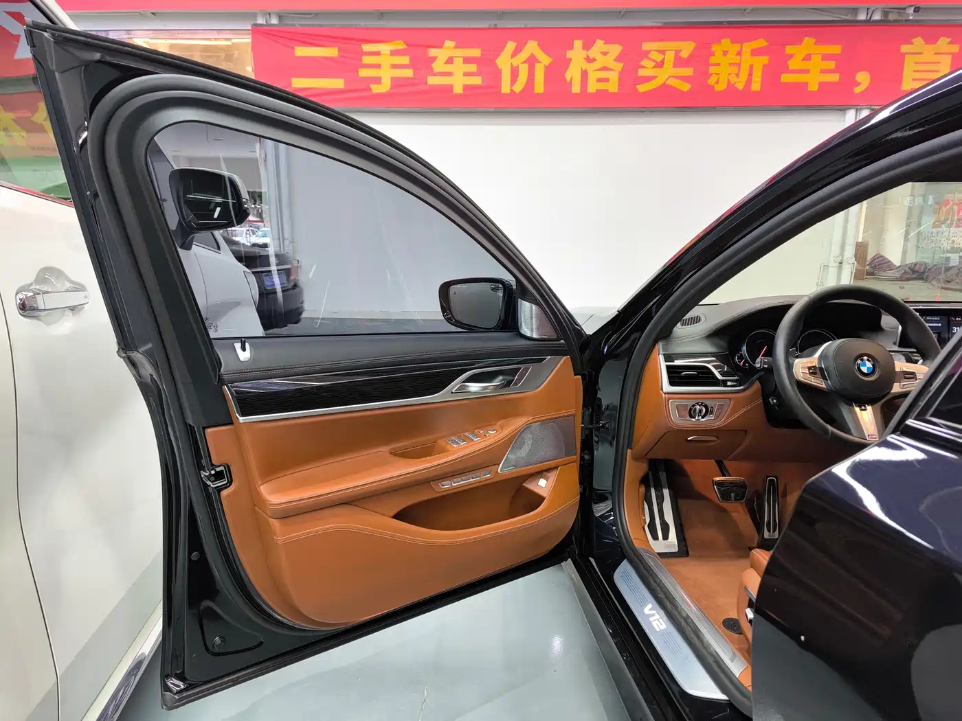 BMW 7 Series 2018 M760Li xDrive фото 22