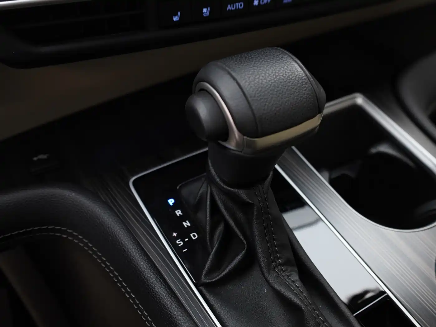 Toyota Sienna 2023 2.5L Hybrid Premium Edition фото 17