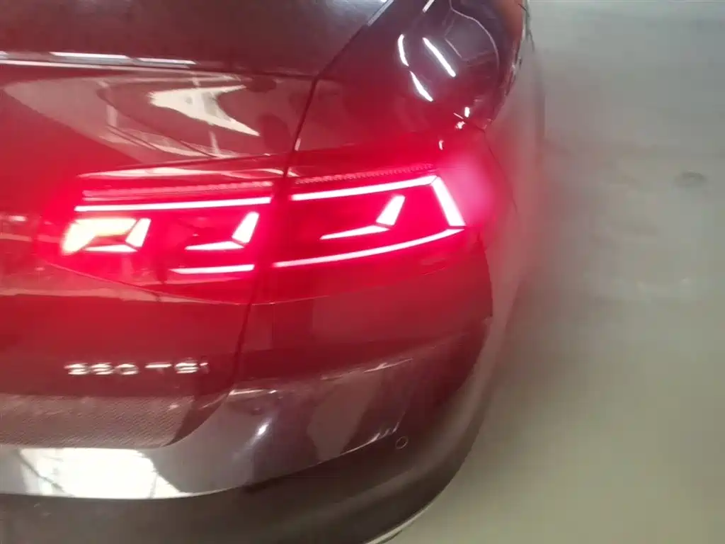 Volkswagen Magotan 2023 Model 2 Million Commemorative Edition 330TSI DSG Luxury фото 8