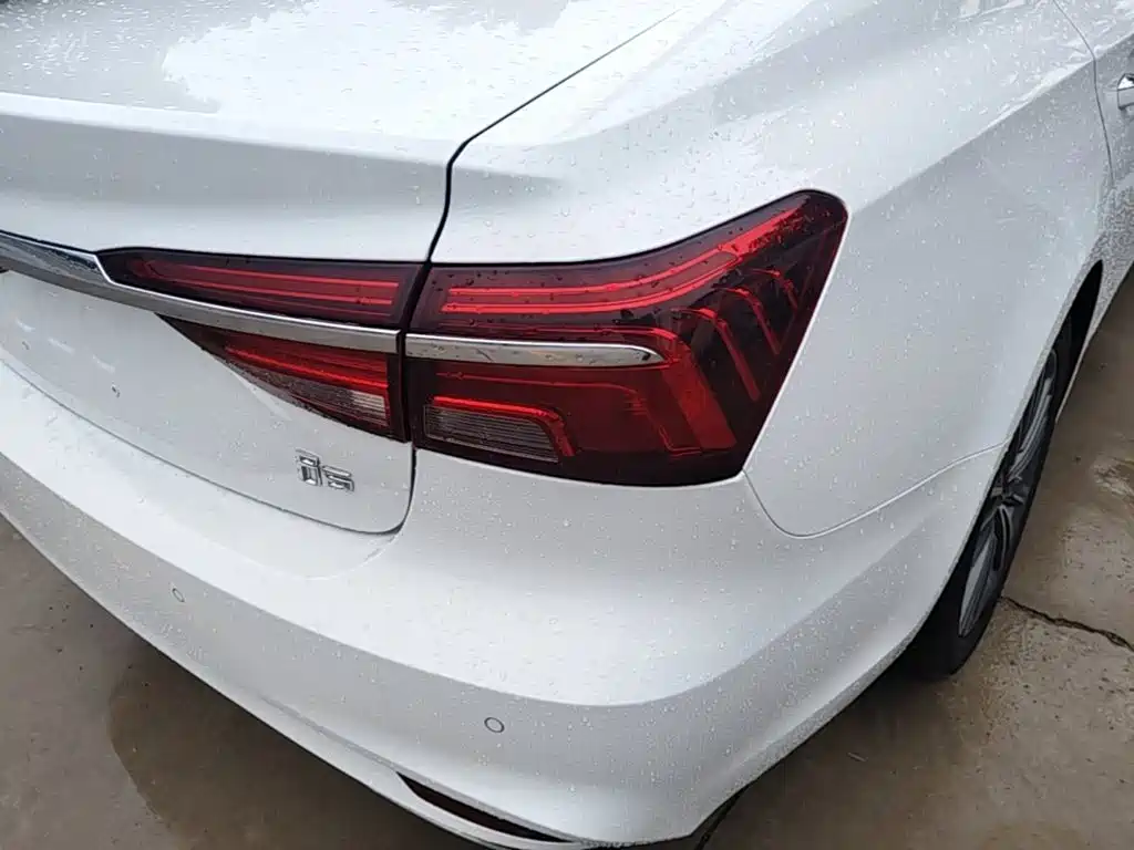 Фото 8 - Roewe i6