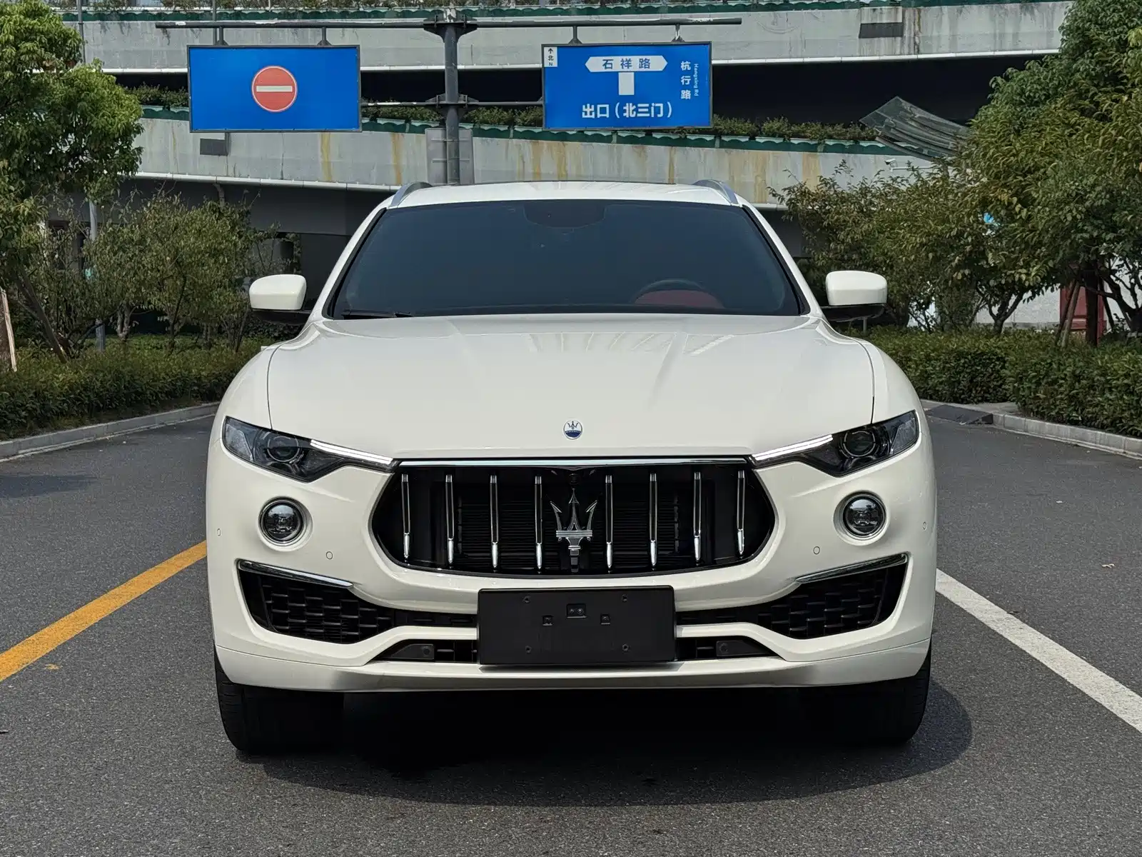 Фото 2 - Maserati Levante