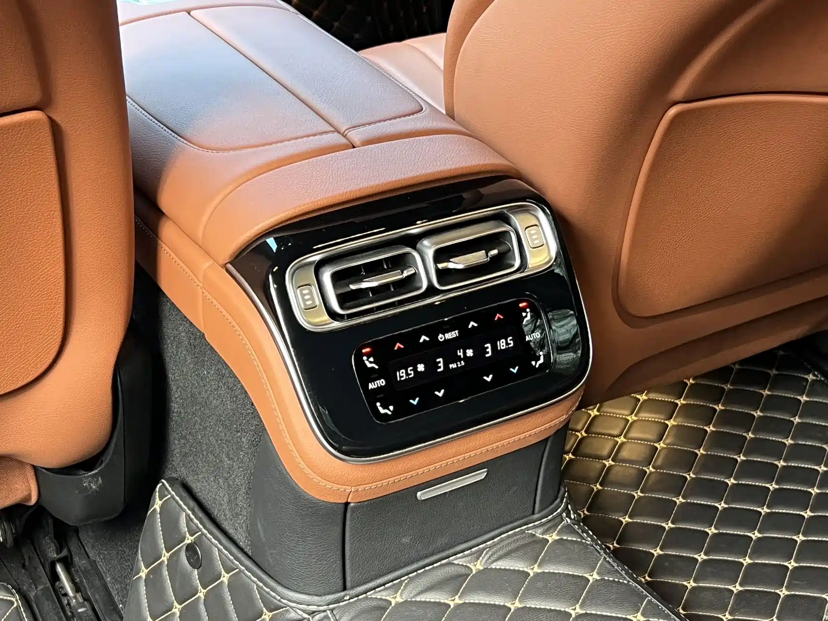 Фото 15 - Mercedes-Benz S-Class