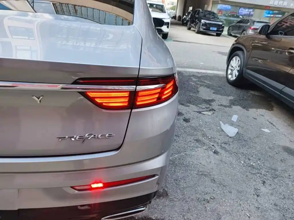 Фото 8 - Geely Preface