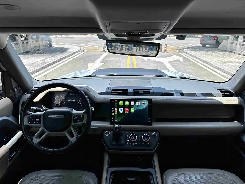 Land Rover Defender 2022 Model 90 2.0T P300 Tiger Ambition Edition фото 4
