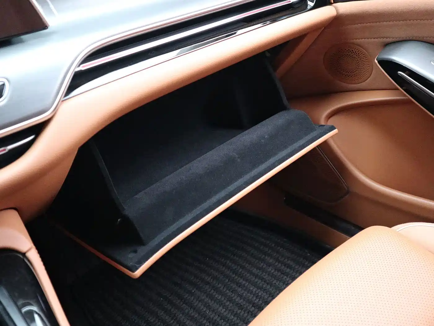 Hongqi H9 2025 2025 2.0T 2WD Qixiang Private Style Edition 5-seater