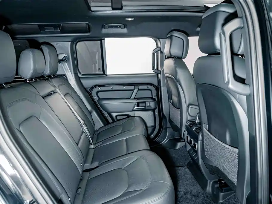 Photo 24 - Land Rover Defender