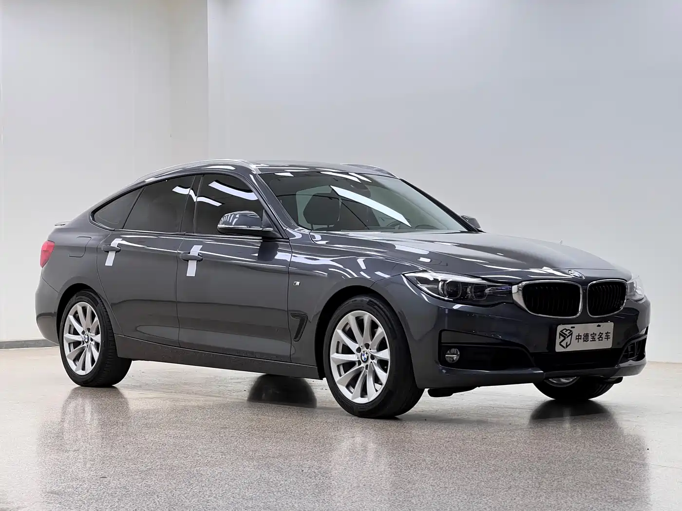 BMW 3 Series GT 2019 320i Fashion Model фото 3