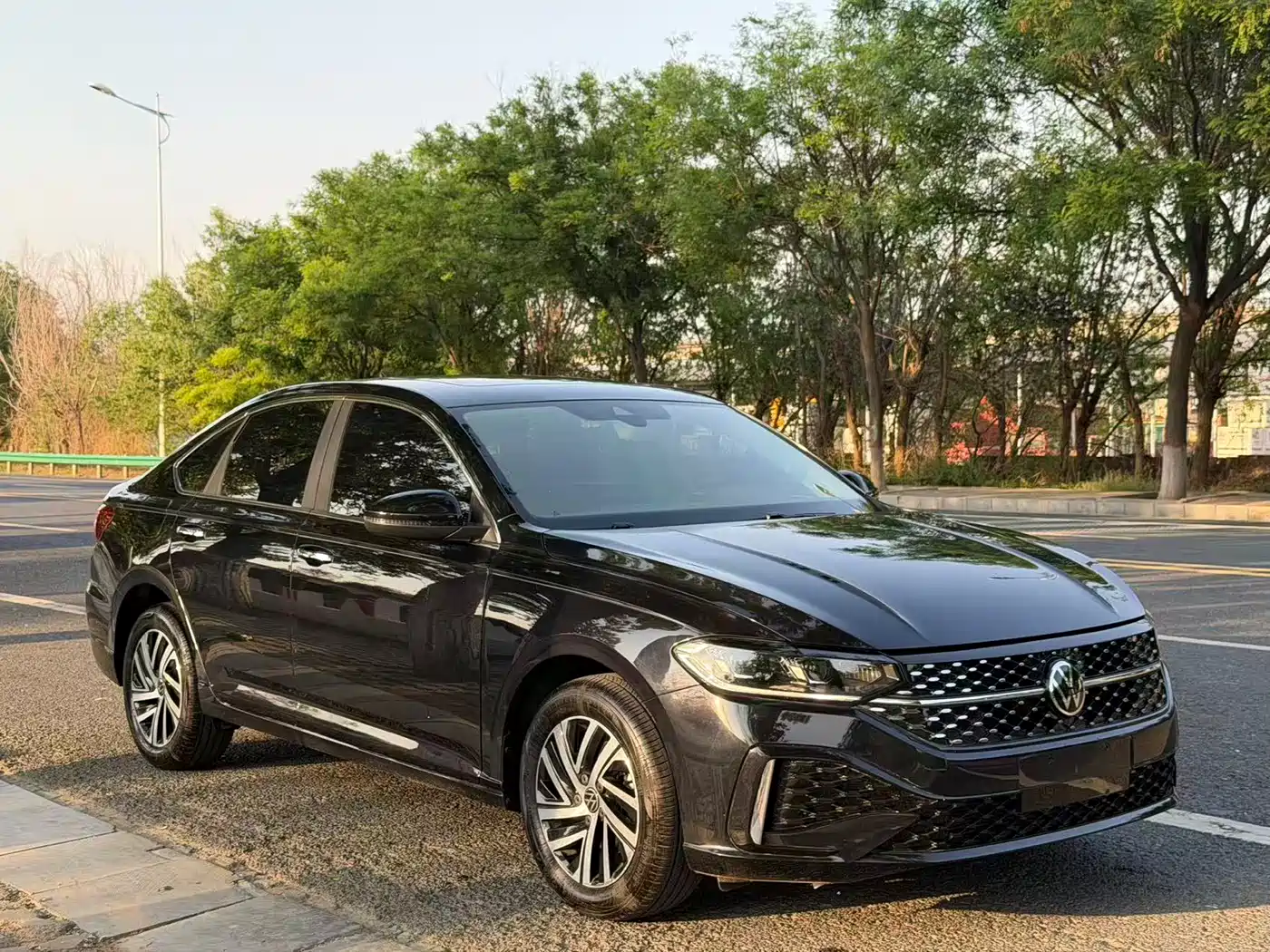 Volkswagen Lavida 2024 Model 300TSI DSG Full Comfort Edition фото 4