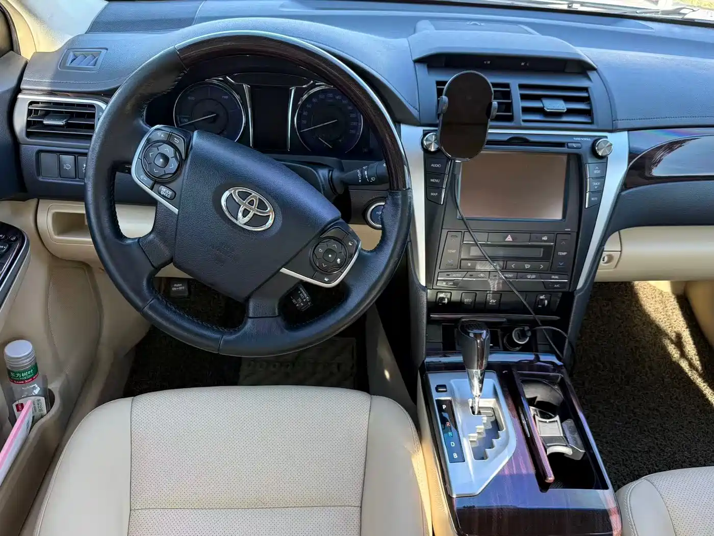 Toyota Camry 2015 Dual Engine 2.5HG Luxury Navigation Edition фото 9