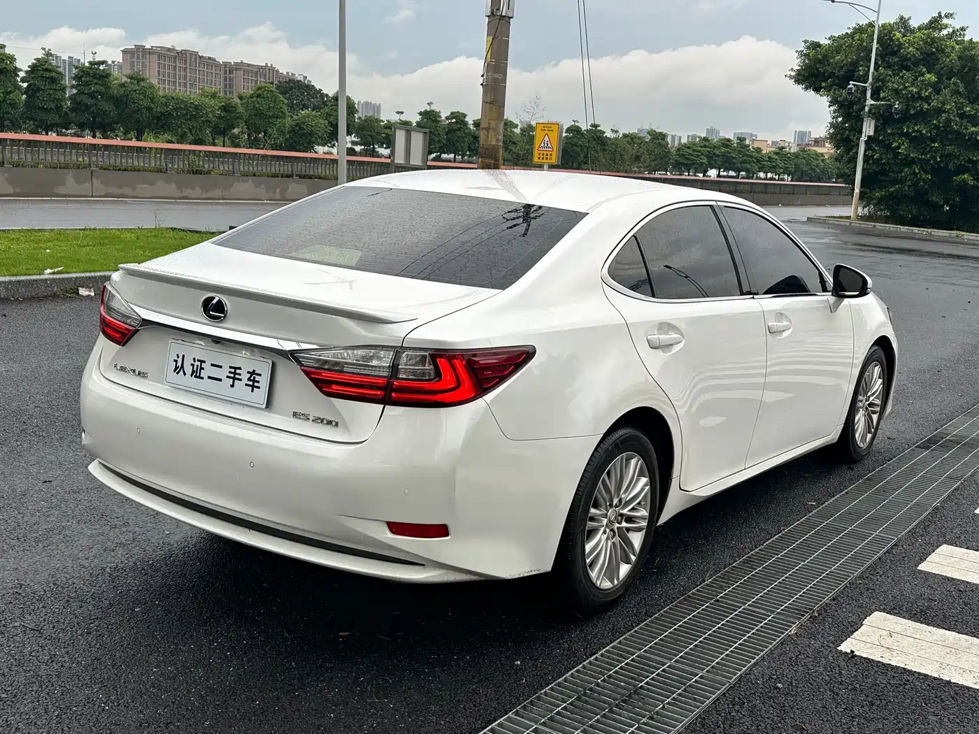Фото 6 - Lexus ES
