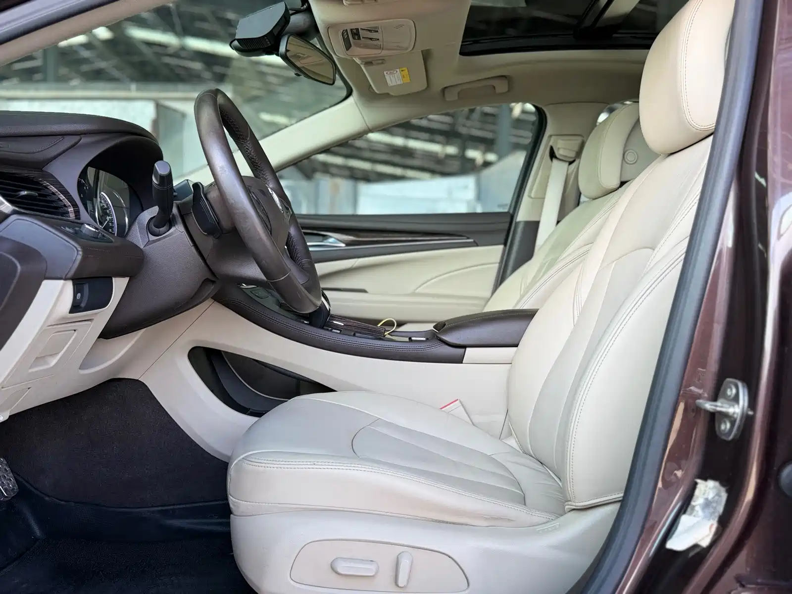 Photo 11 - Buick LaCrosse