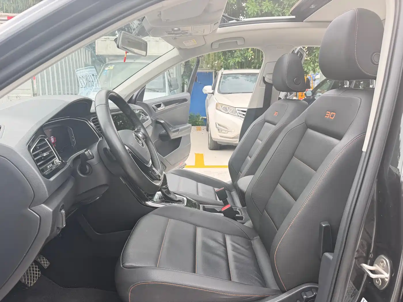 VOLKSWAGEN T-ROC EXPLORING SONGS