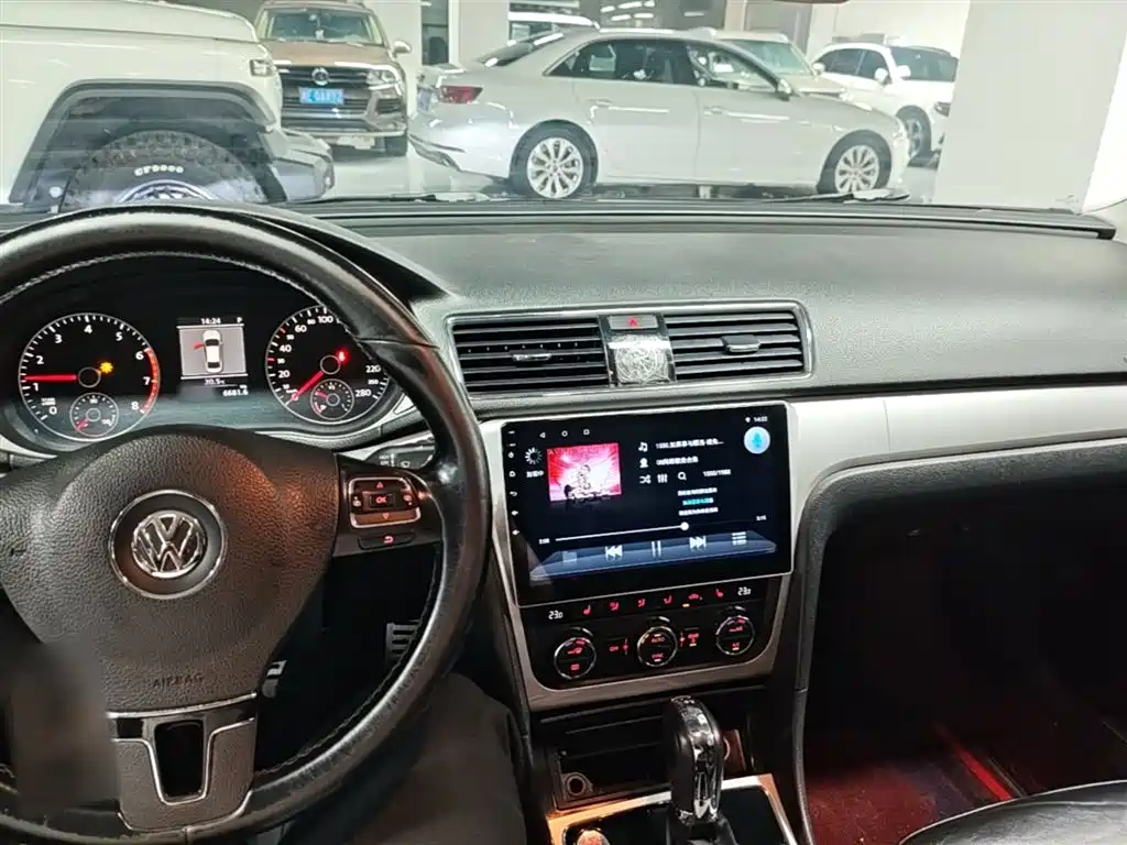 Volkswagen Passat 2014 1.8TSI DSG Executive Edition фото 10