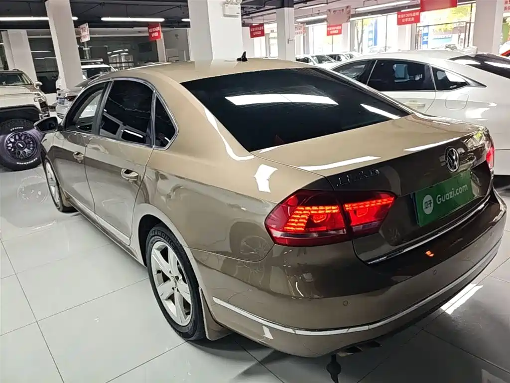 Volkswagen Passat 2014 1.8TSI DSG Executive Edition фото 5