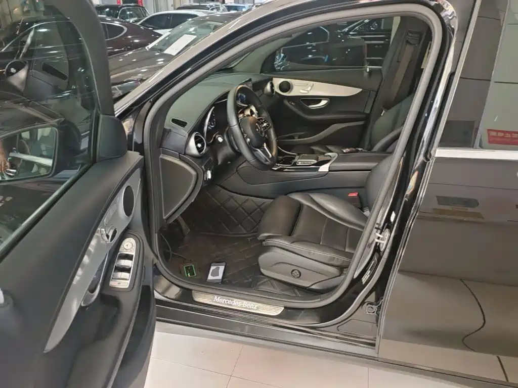 MERCEDES-BENZ GLC