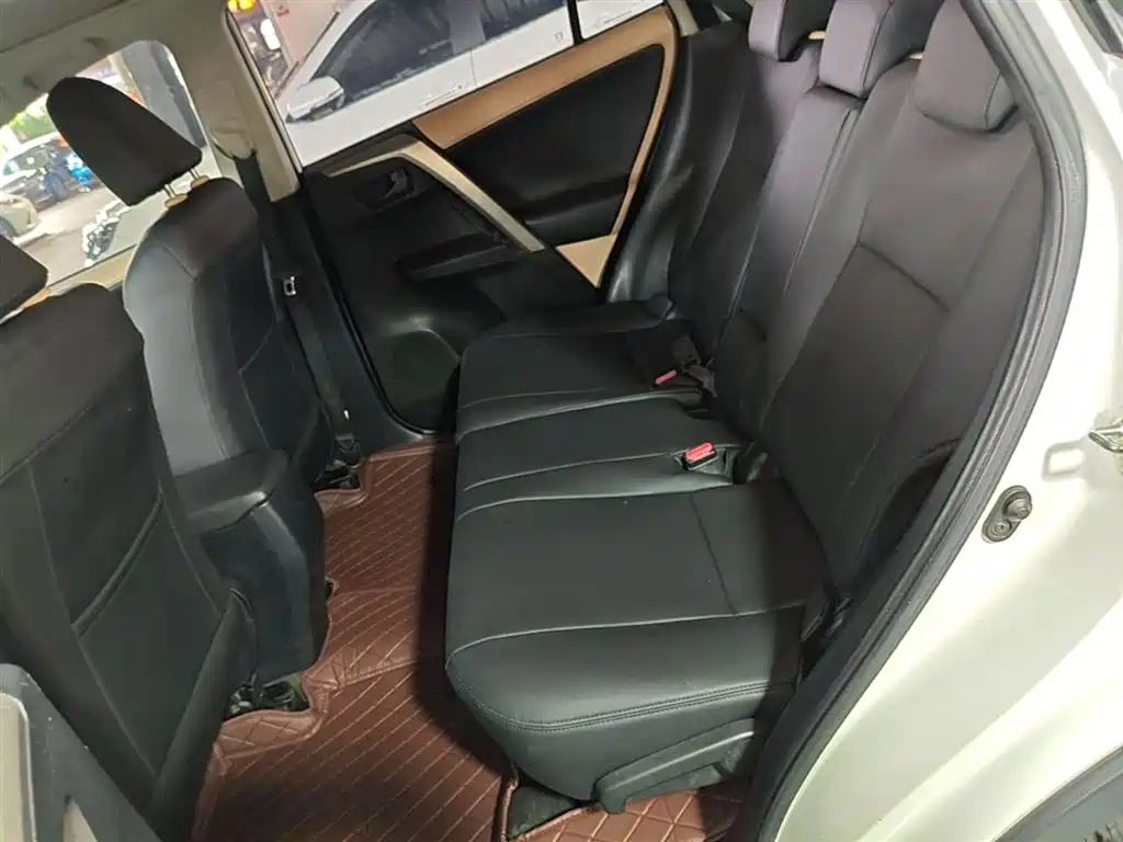 Toyota RAV4 Rongfang 2015 2.0L CVT 2WD Trend Edition фото 17
