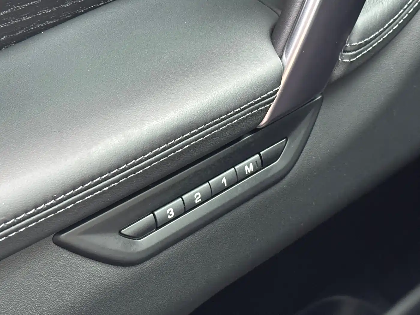 Land Rover Discovery Sport 2024 Luxury Custom Edition фото 21