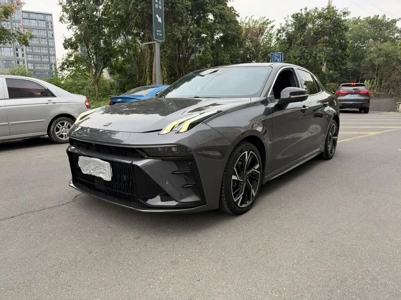 صورة 2 - Lynk & Co 03