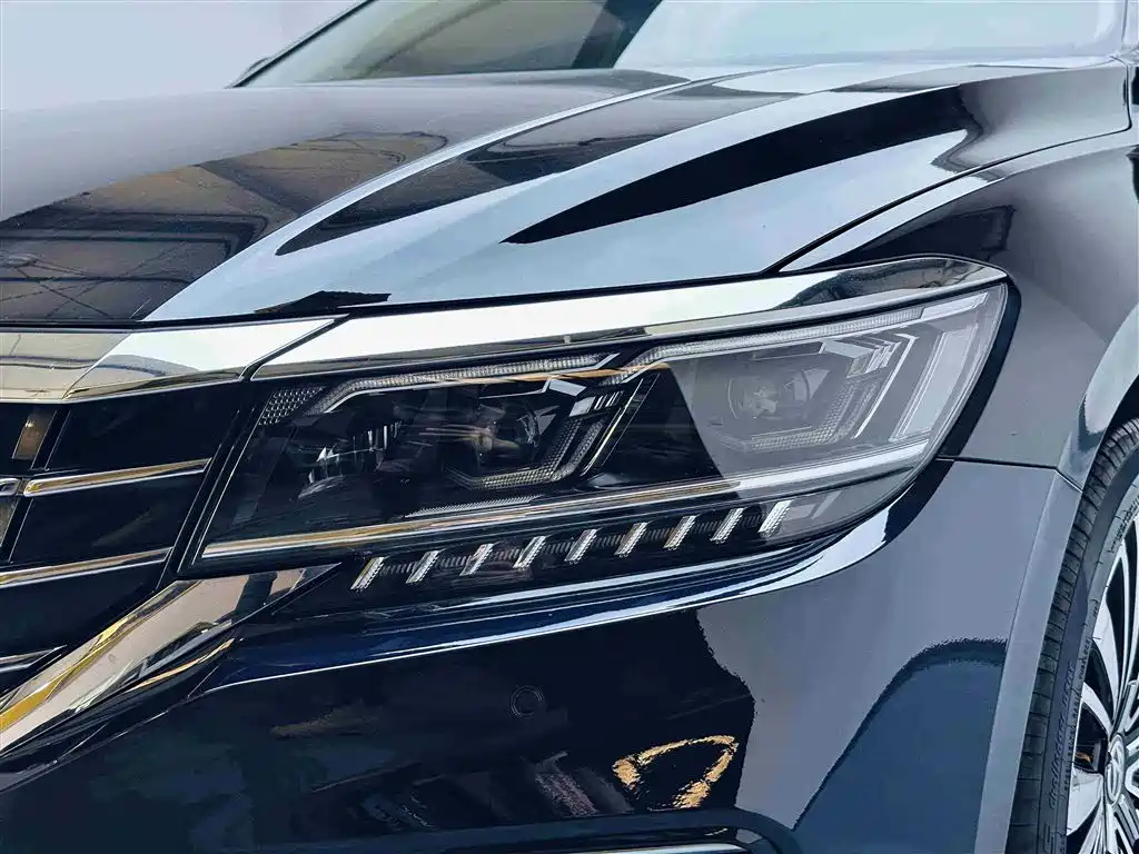 Volkswagen Passat 2019 330TSI Luxury Edition China VI фото 9