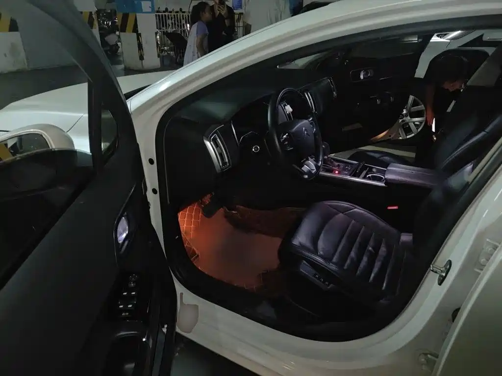 Photo 14 - Citroën C6
