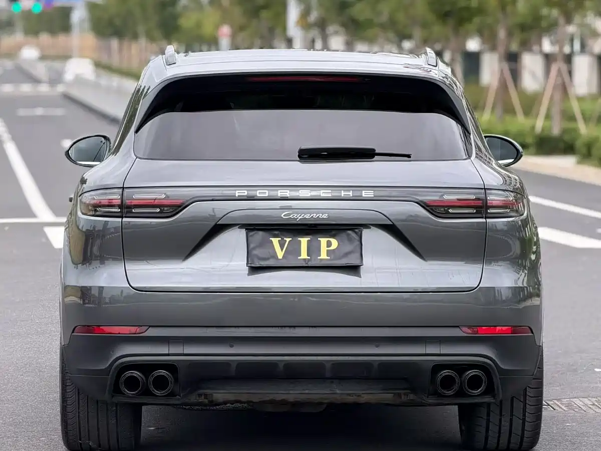 Photo 8 - Porsche Cayenne