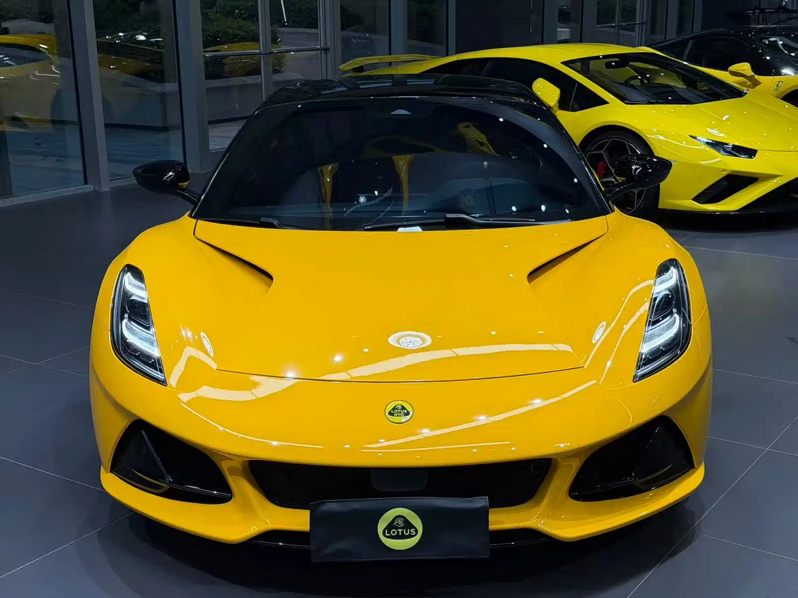 Photo 2 - Lotus EMIRA