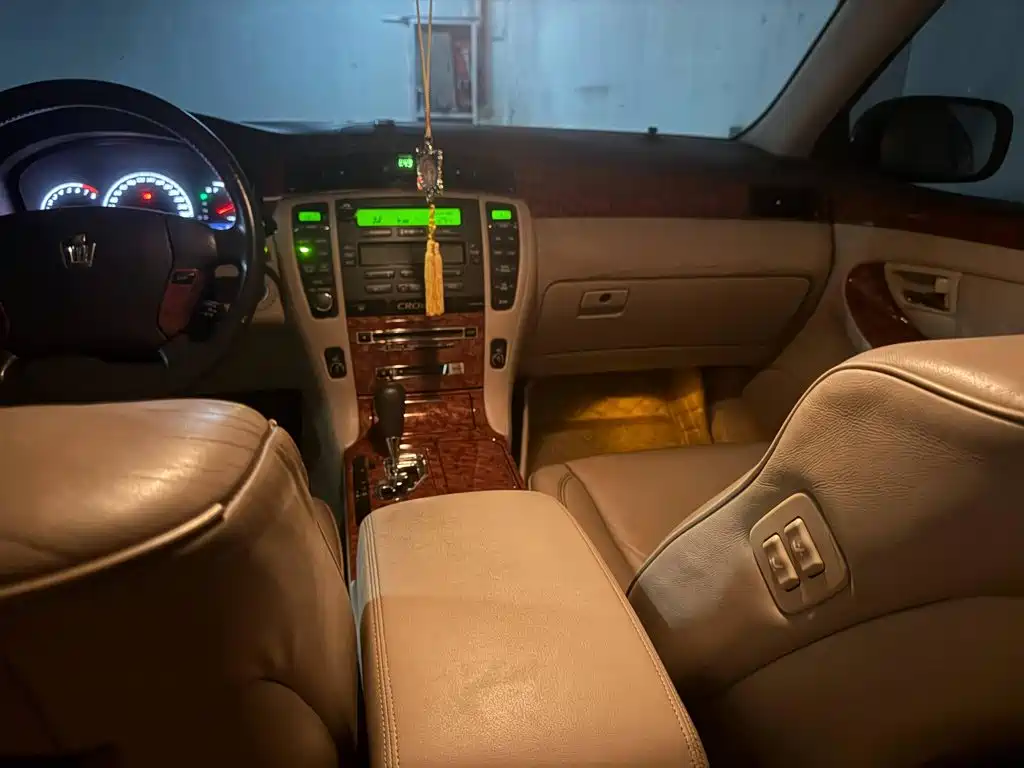 صورة 6 - Toyota Crown