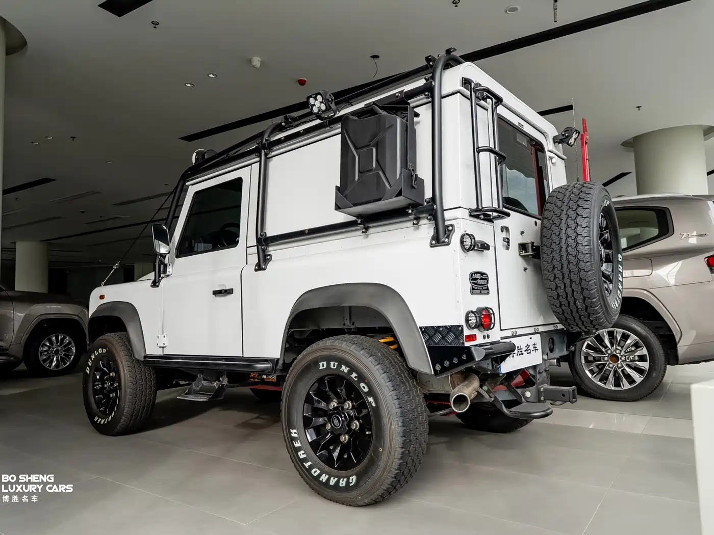Land Rover Defender фото 33