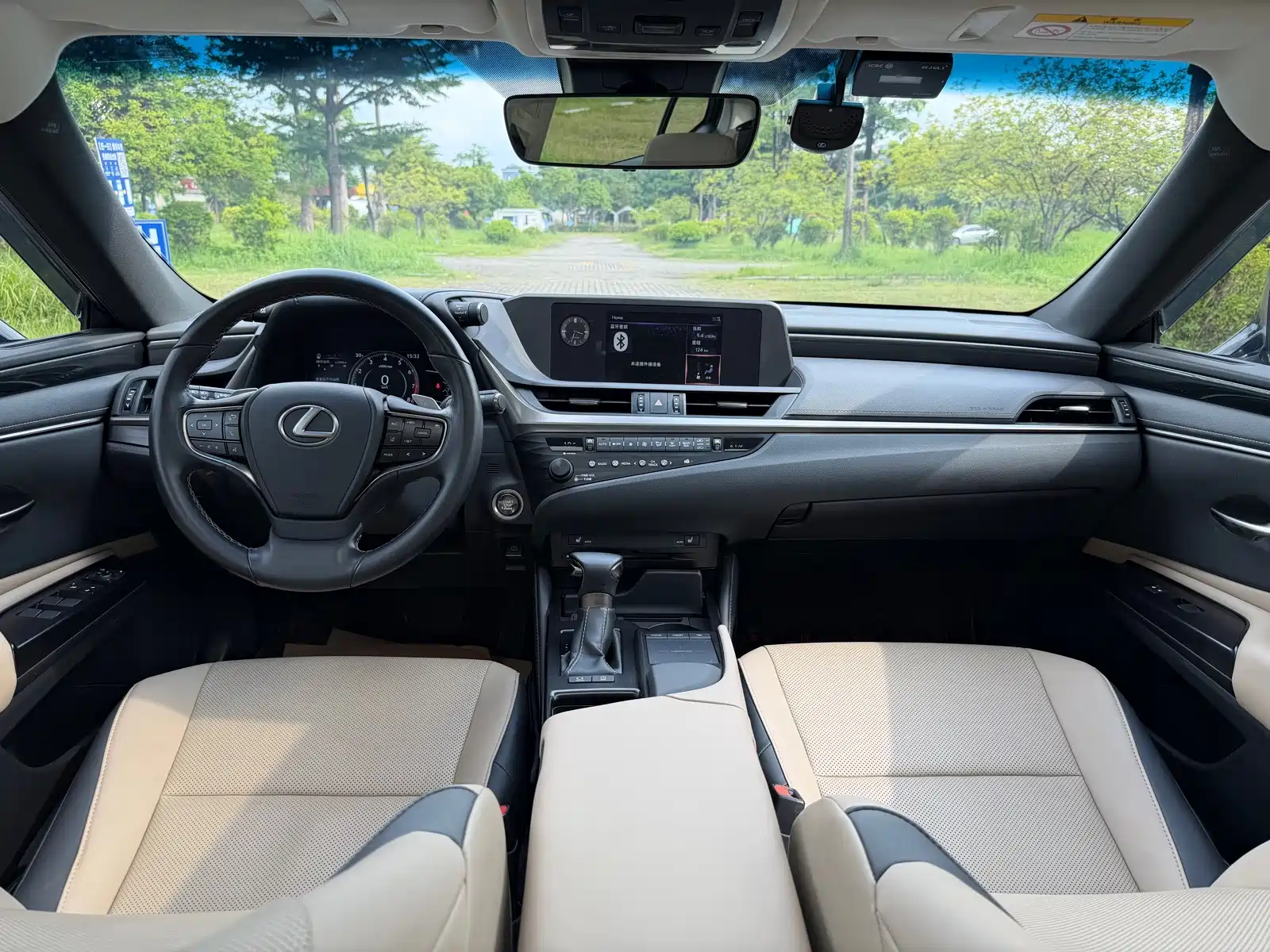 Фото 12 - Lexus ES