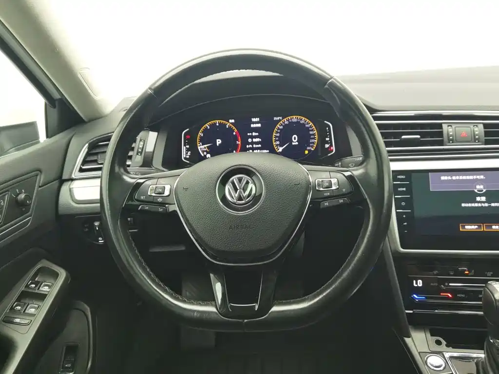 صورة 11 - Volkswagen Lamando