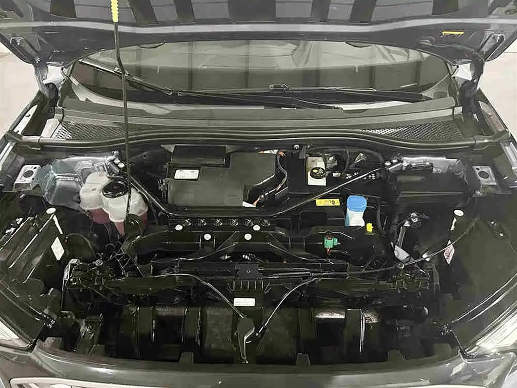 Photo 8 - Audi Q4 e-tron