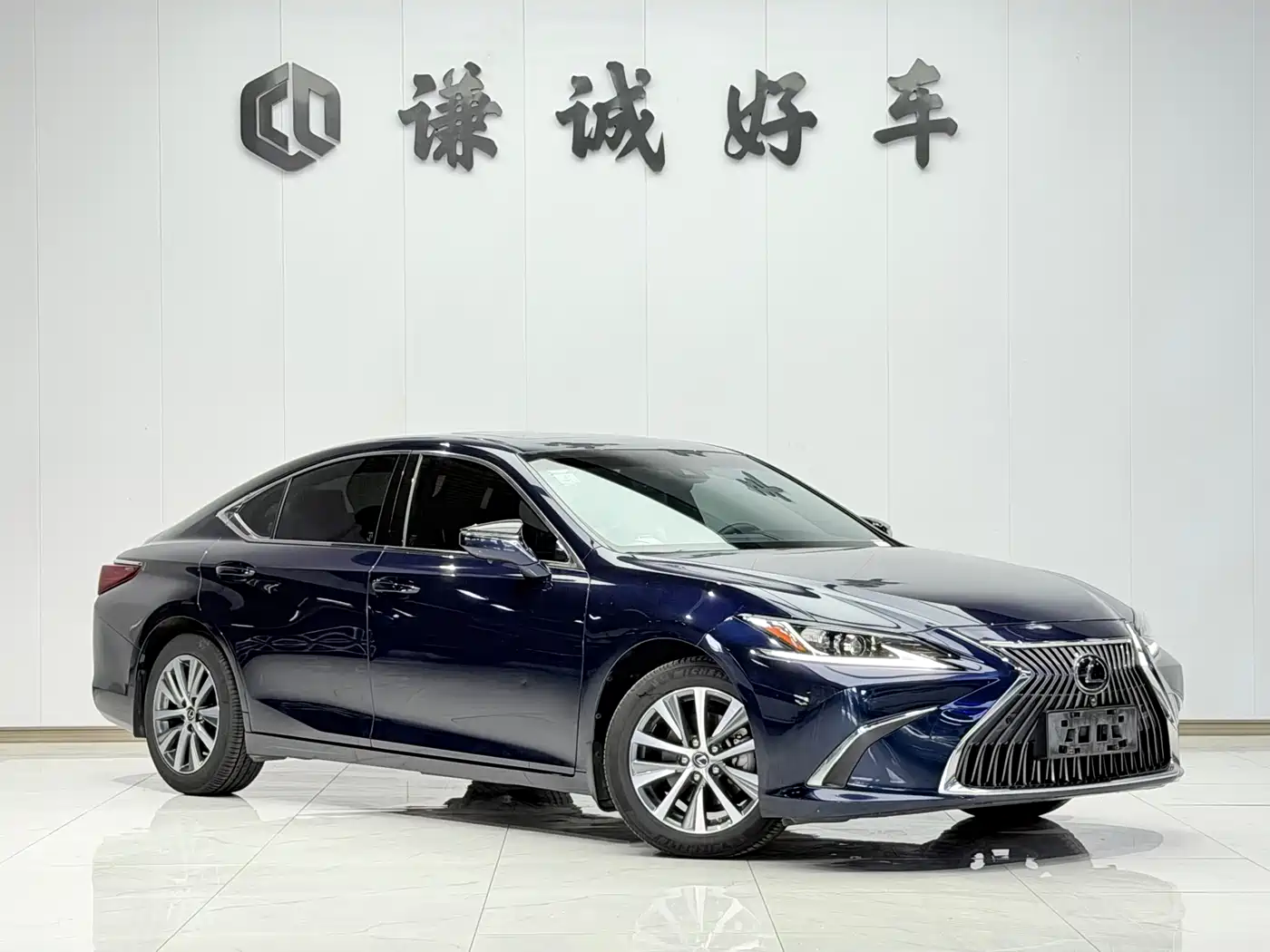 Lexus ES 2021 200 Excellence Edition фото 3