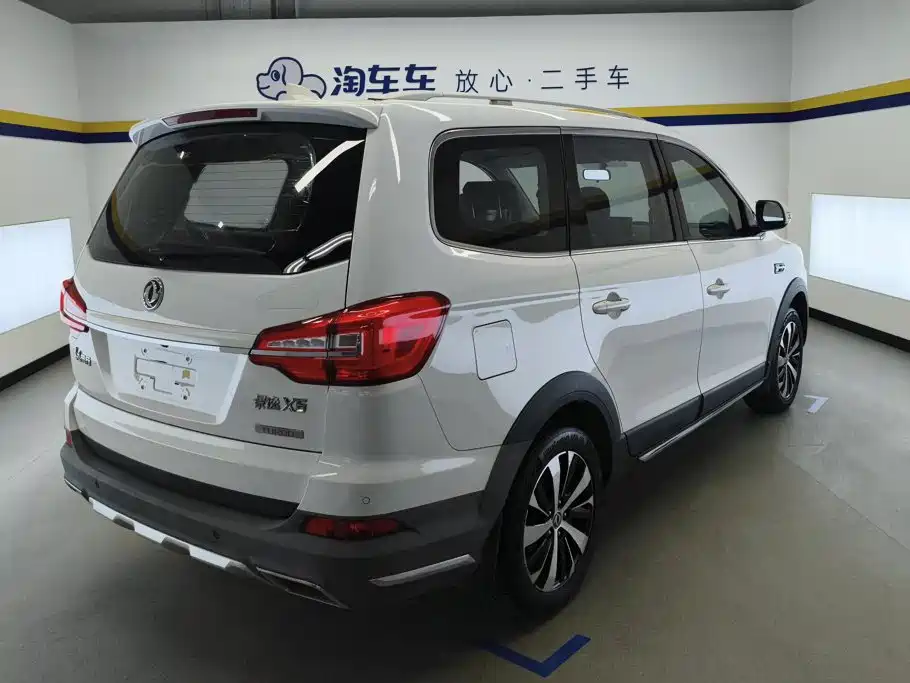 Photo 3 - Dongfeng Fengxing Jingyi X6