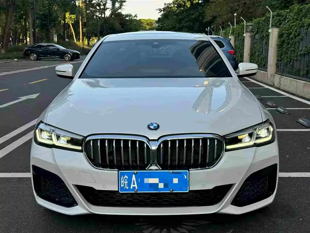 Photo 3 - BMW 5 Series