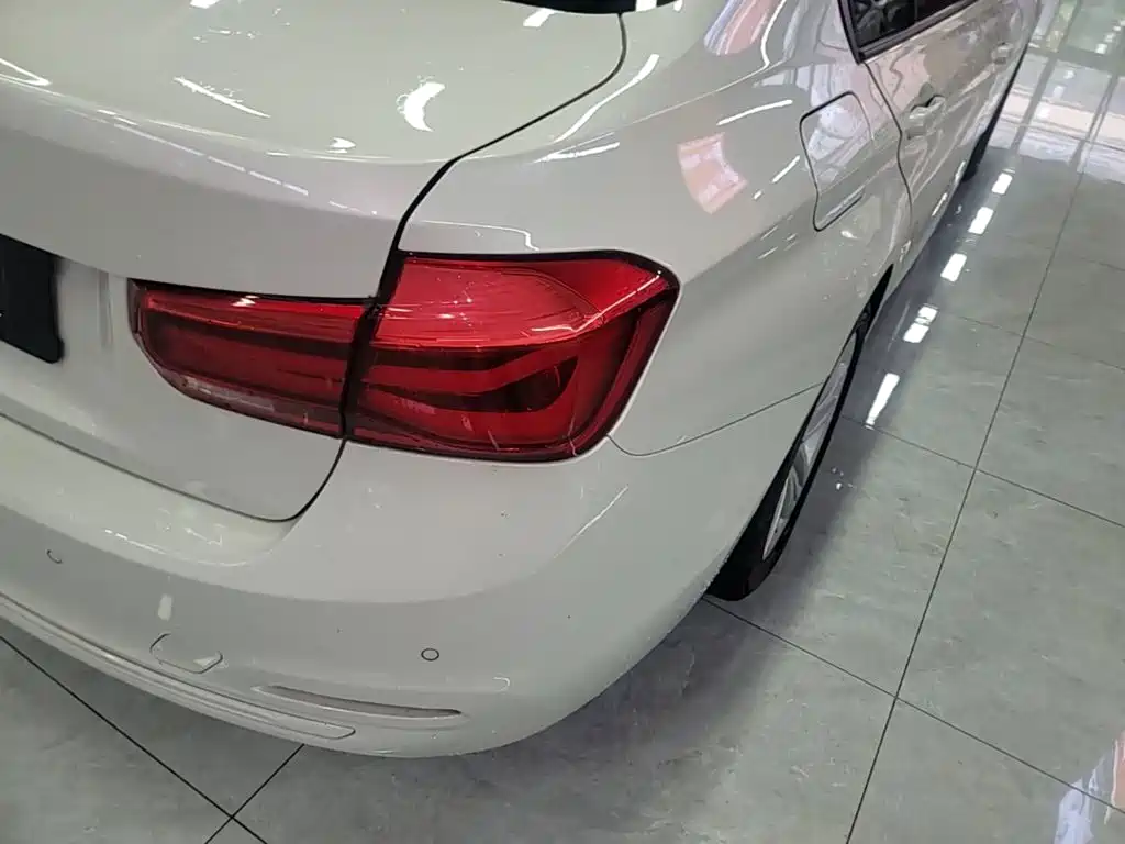 Фото 8 - BMW 3 Series