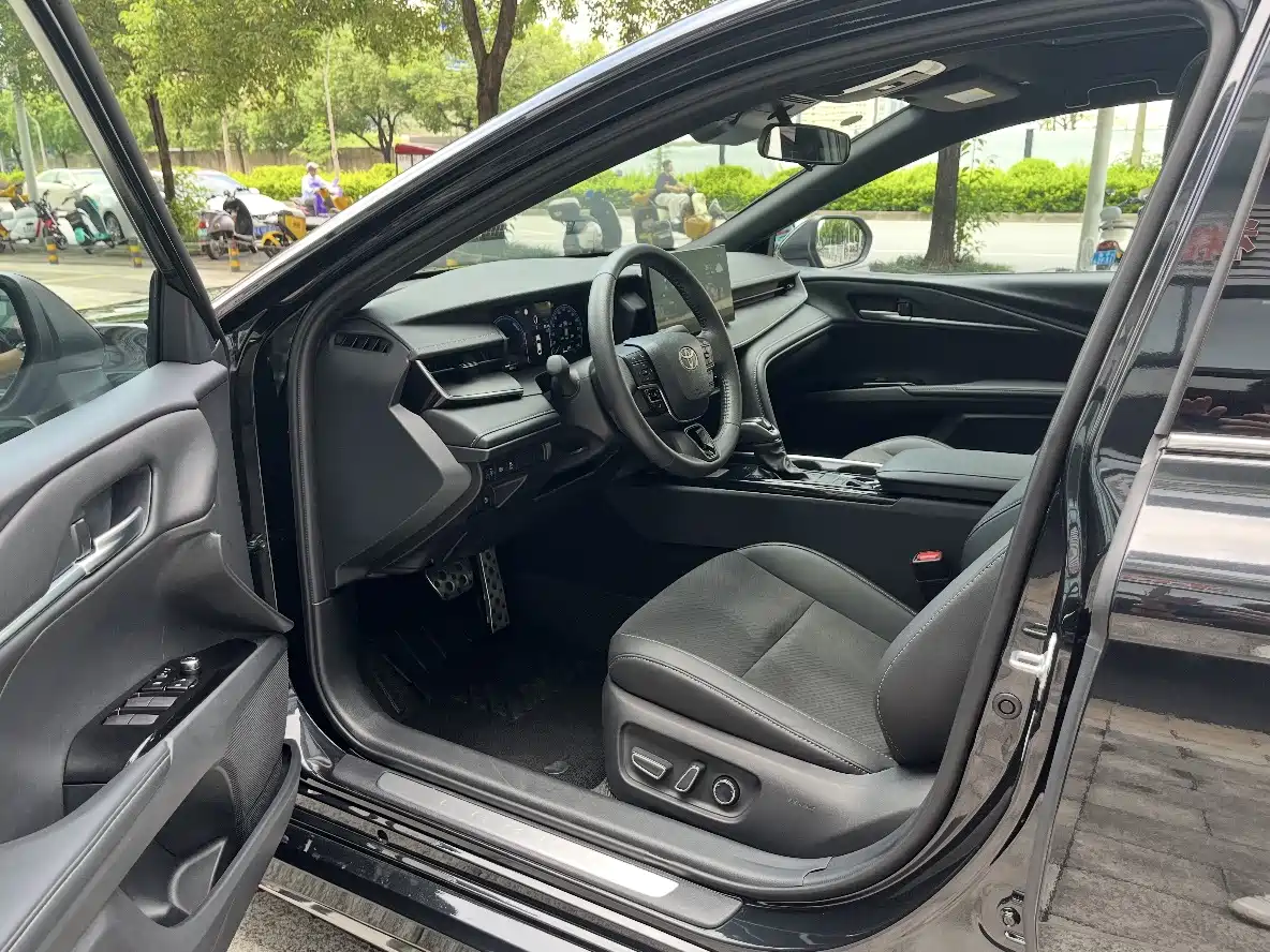 Фото 3 - Toyota Camry