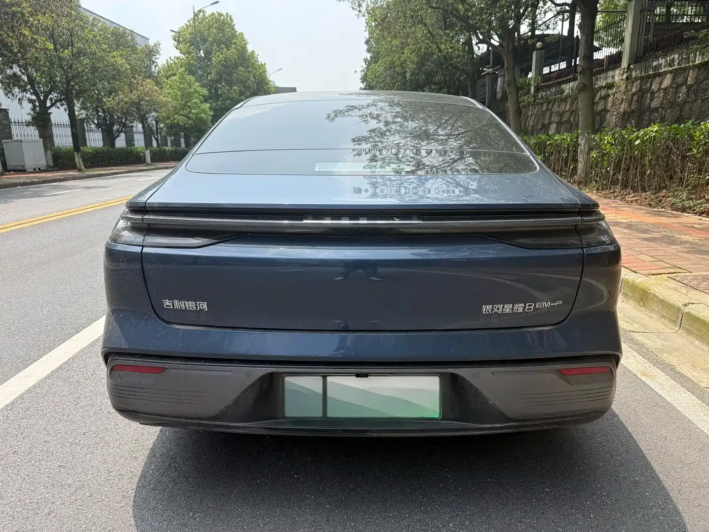 Geely Galaxy Galaxy Xingyao 8 2025 Model 60km EM-i Luxury Edition фото 5