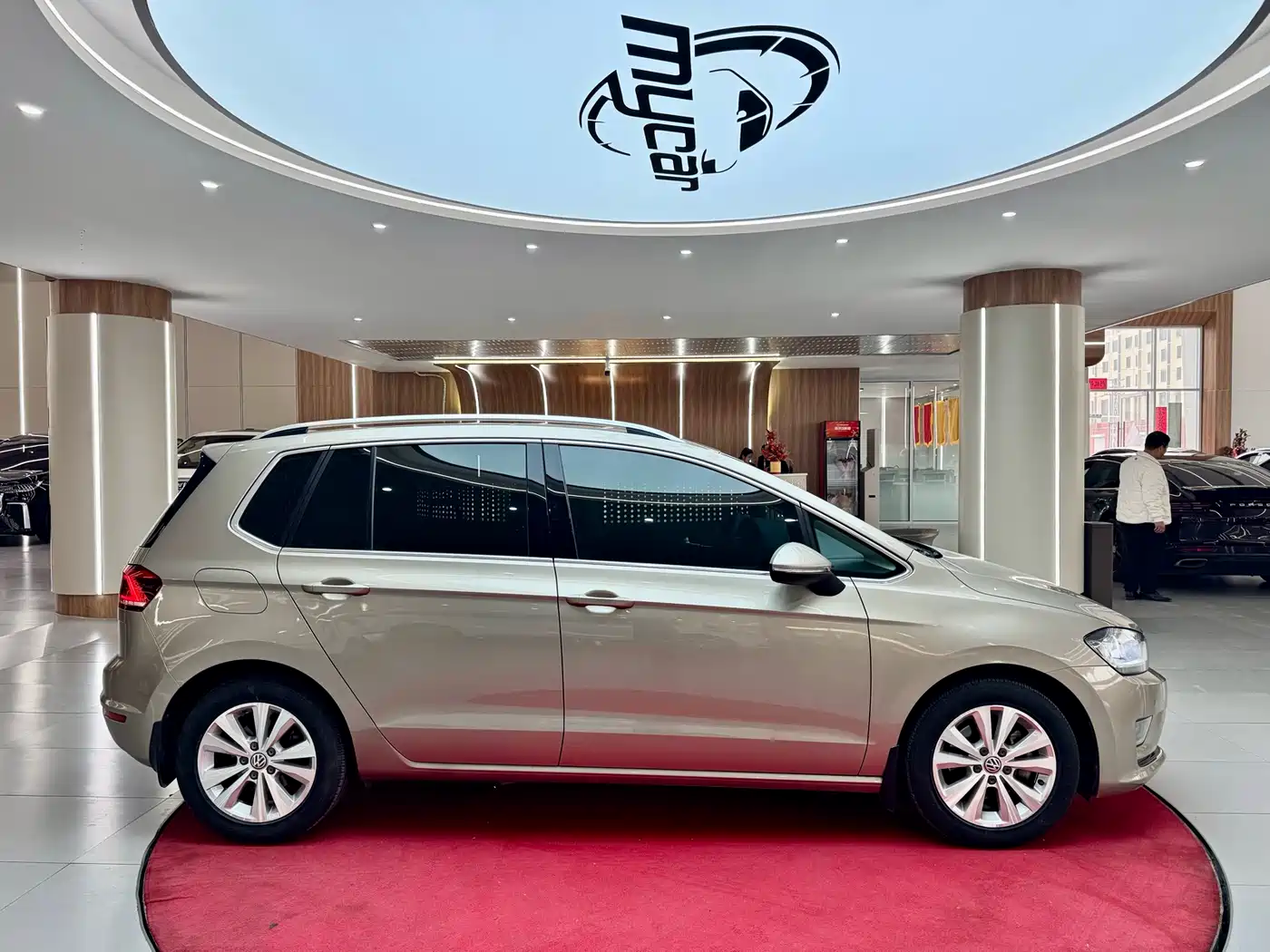 Volkswagen Golf Sportsvan 2016 230TSI Automatic Progressive фото 4